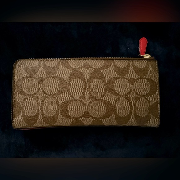 Authentic Leather Coach Wallet 🌟 - Picture 2 of 5
